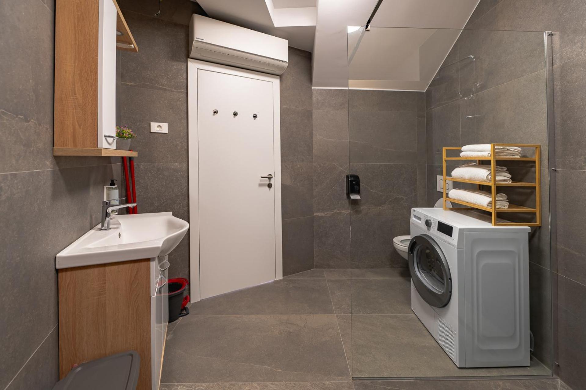 Apartments Luxury Ad เยเซนิตเซ ภายนอก รูปภาพ