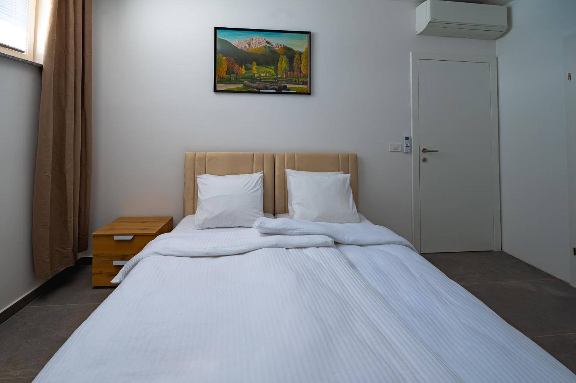 Apartments Luxury Ad เยเซนิตเซ ภายนอก รูปภาพ