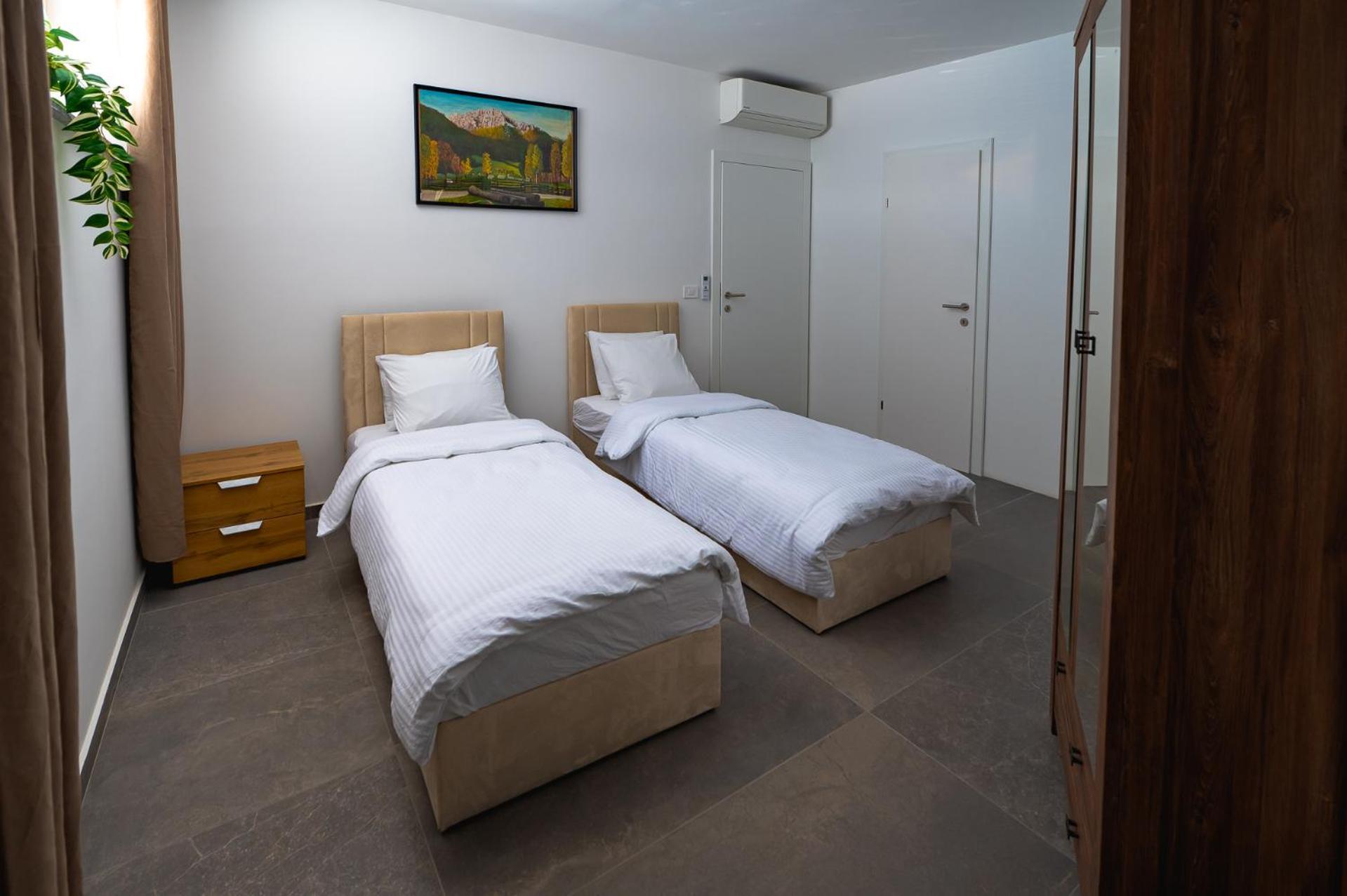 Apartments Luxury Ad เยเซนิตเซ ภายนอก รูปภาพ